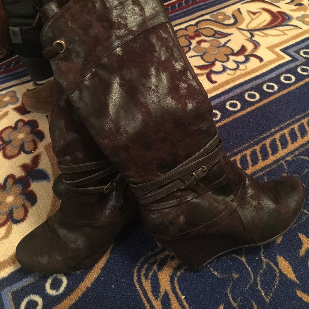 Baretraps Darnette size 9 chocolate brown Suede