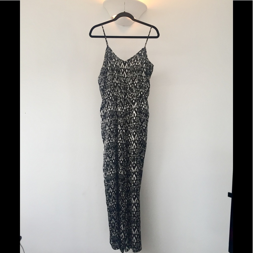 H&M Divided jumpsuit Size 12 🌟black & white