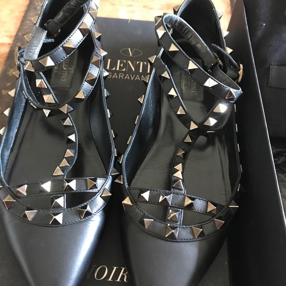 Authentic Valentino Noir studded flats size 39