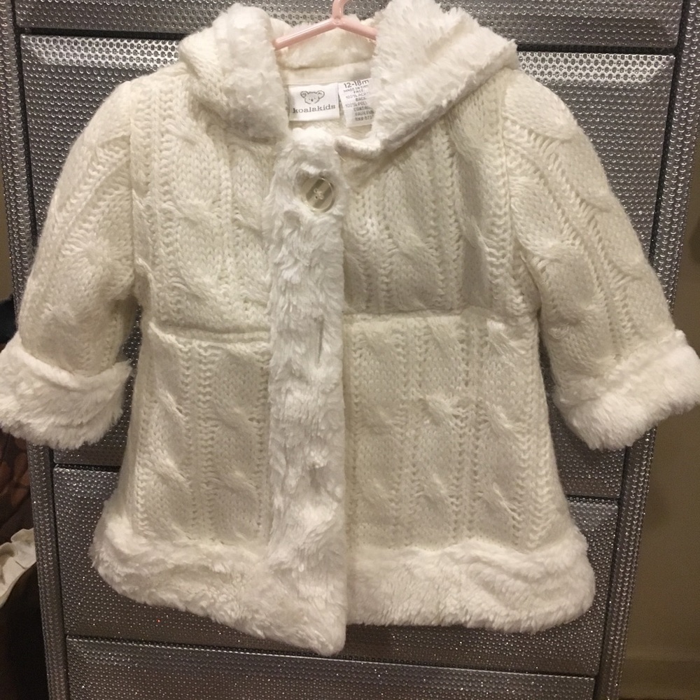 Baby girl ivory jacket with faux fur trim..