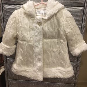 Baby girl ivory jacket with faux fur trim..