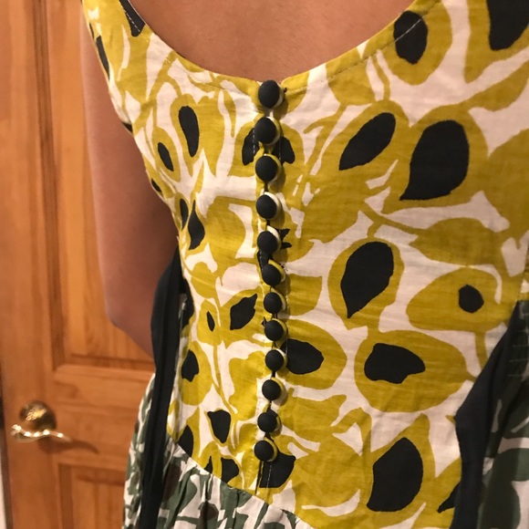 BCBG dress with buttons. - Picture 4 of 8