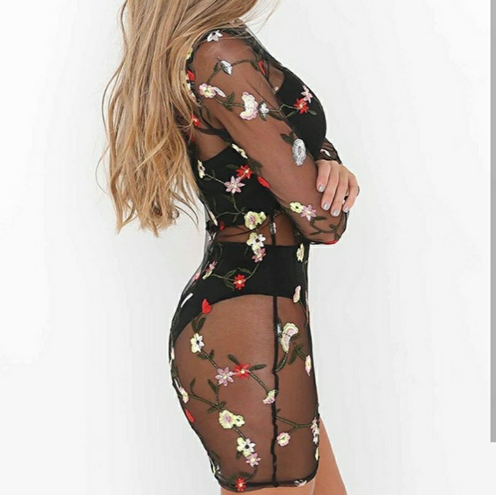 Stunning Floral Embroidered Mesh Lace Dress💗 - Picture 2 of 4