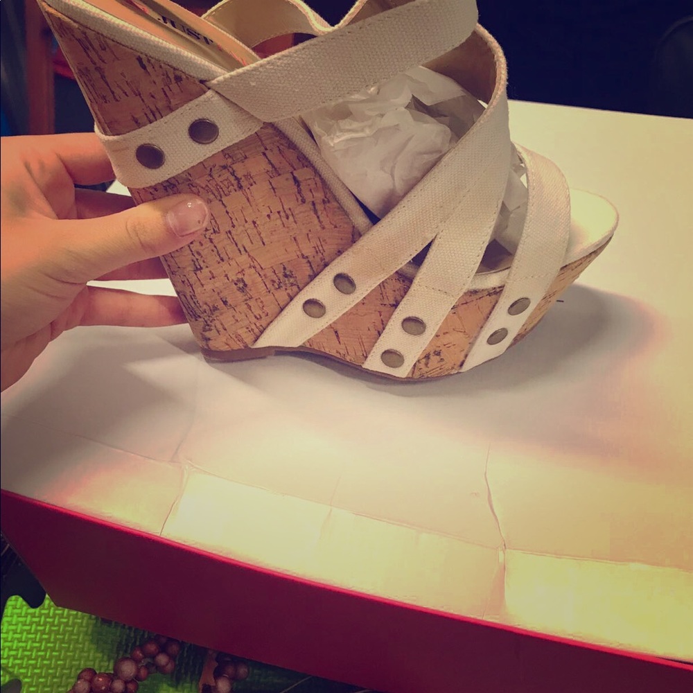 Shoe