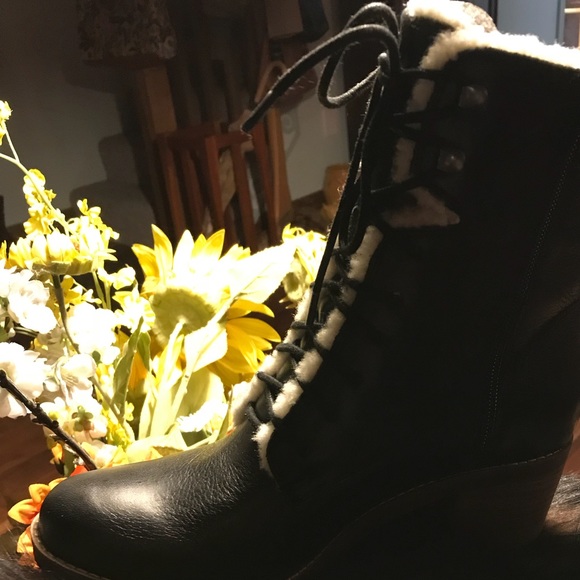 🆕🎉HOST PICK!🎉Lucky Brand Furry Lined Leather S8 - Picture 6 of 8