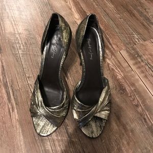 Elizabeth & James gold lame stilettos