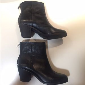 Arturo Chiang Black Booties