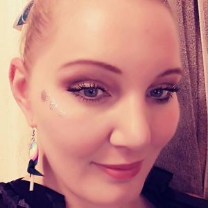 Meet your Posher, Roxanne