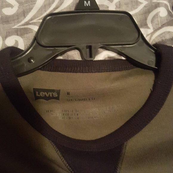 Levis Sweater - Picture 2 of 3