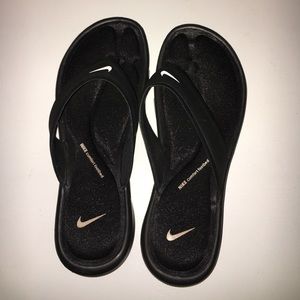 Nike Sandals Size 10. Only worn once!