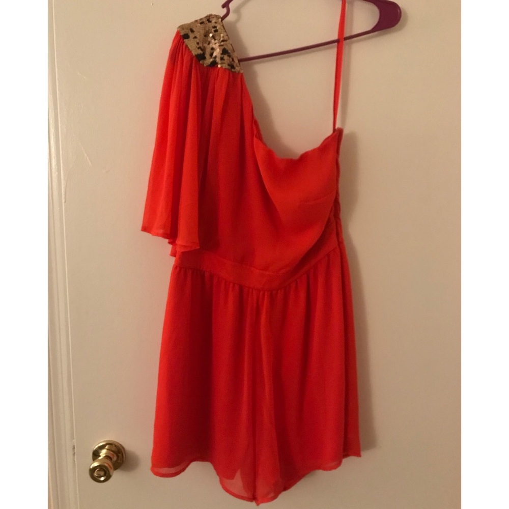Gianni Bini one shoulder red romper