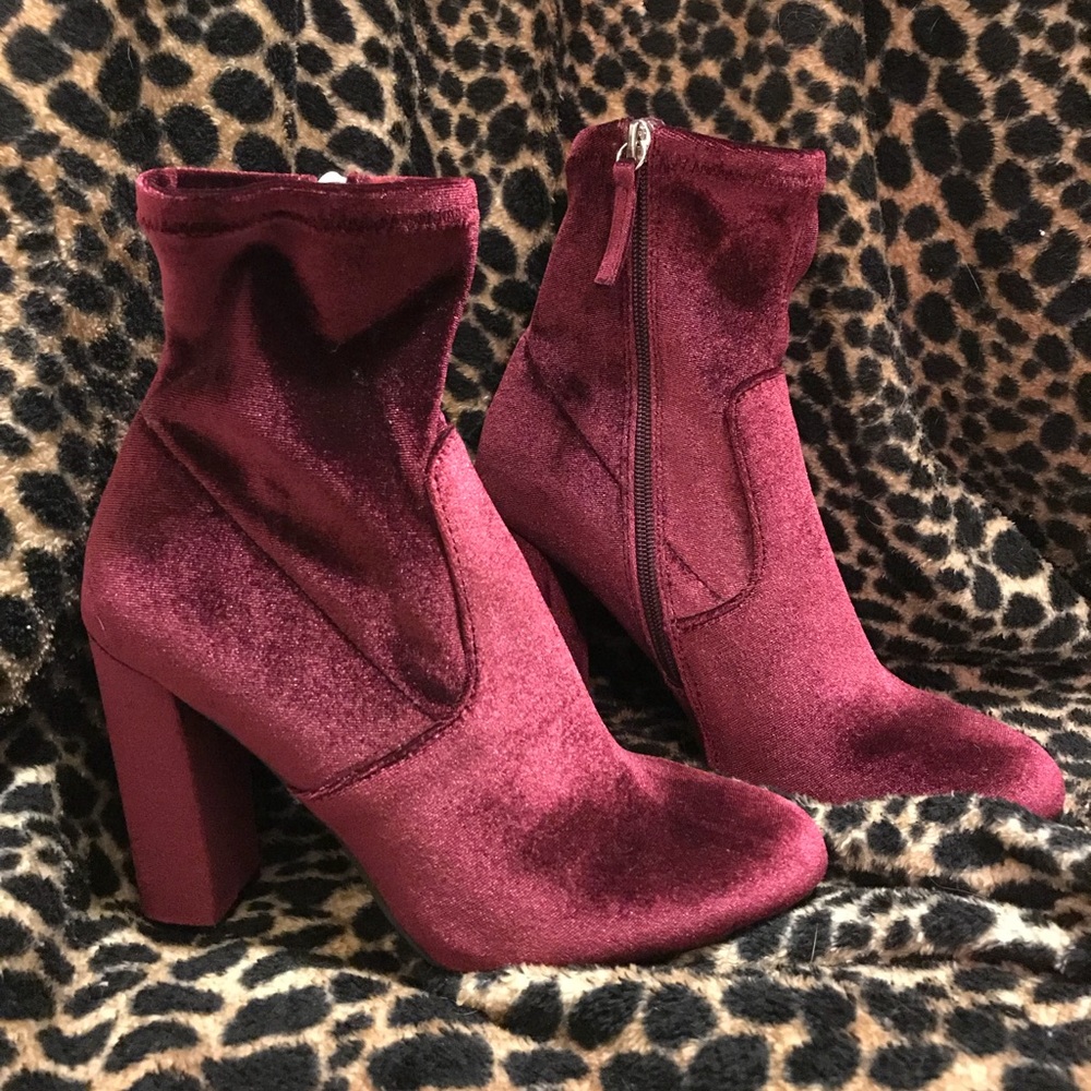 Suede nwot booties