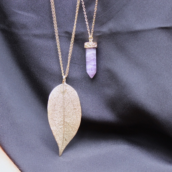 🍃With The Wind Gold Leaf Pendant Necklace🍃 - Picture 1 of 7