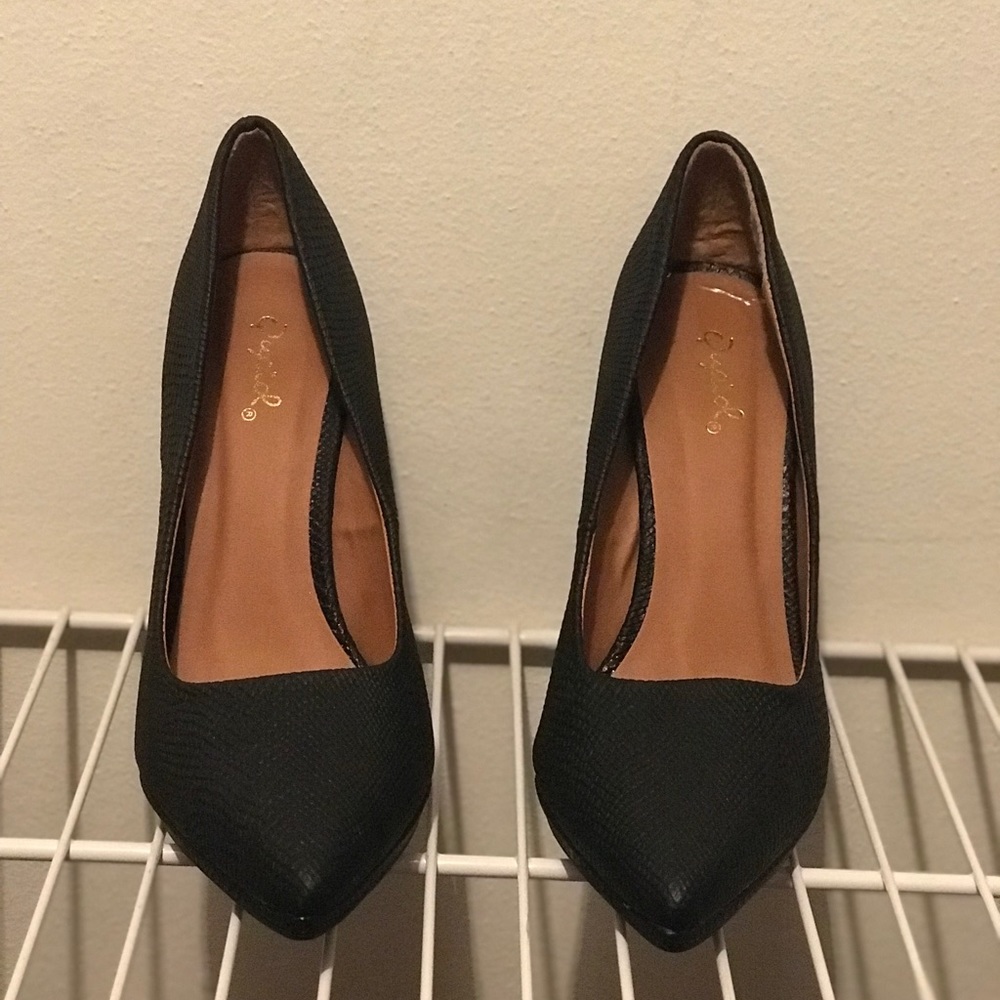 BRAND NEW BLACK HEELS!!