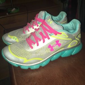 Women's UA Sz 9 Sneakers
