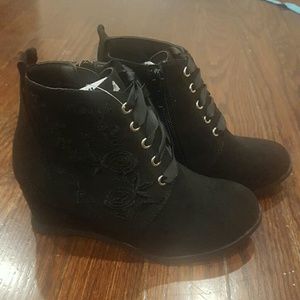 Kids Black Wedge Low Top Boots
