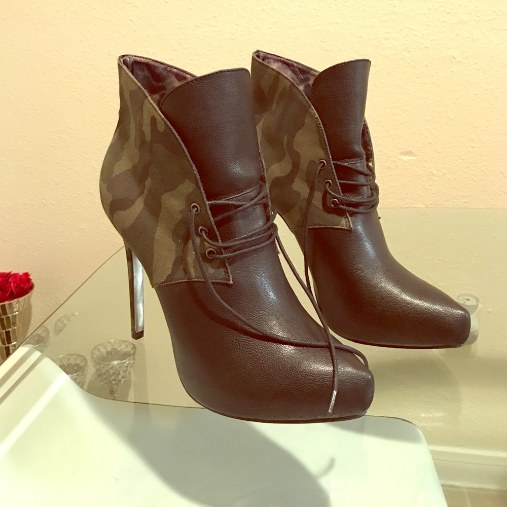 XOXO Camo boots