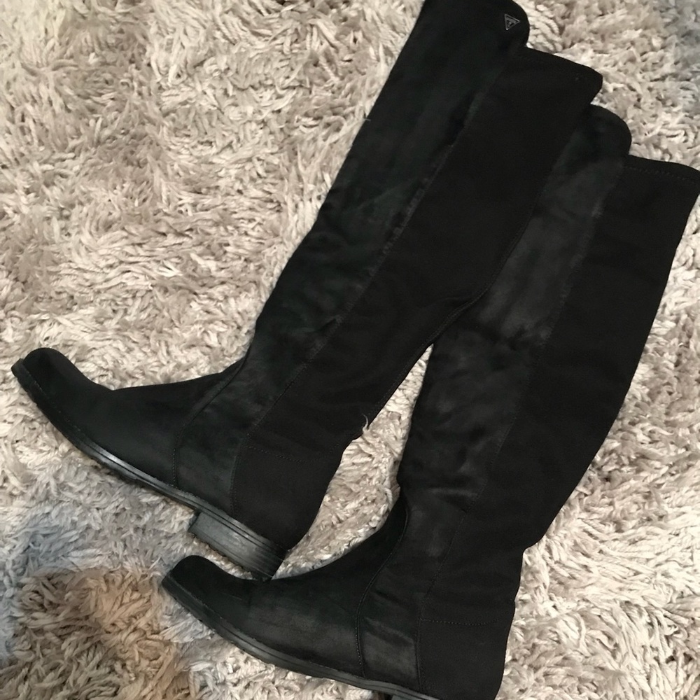 Guess over the knee boots🎀