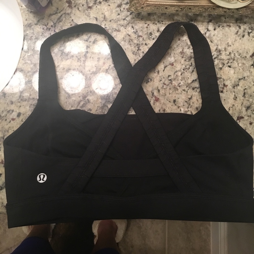 Black lululemon sports bra