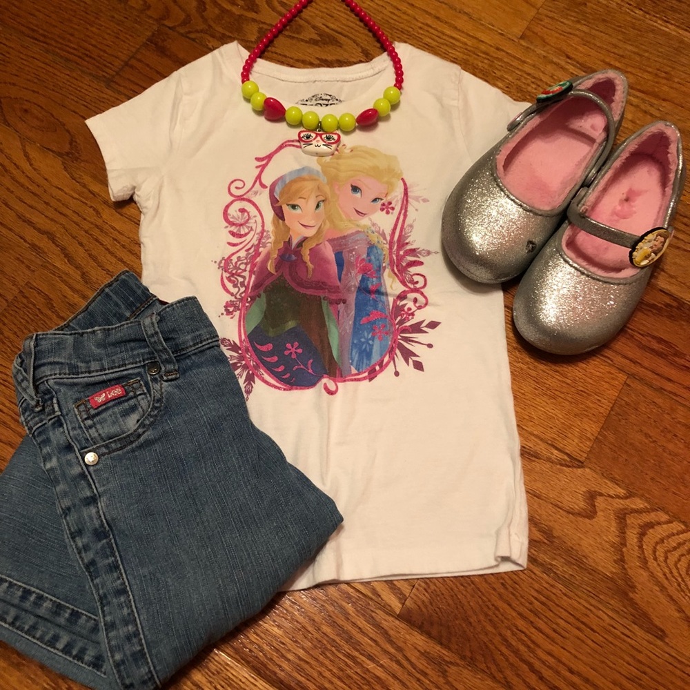 👚EUC Frozen T Shirt👚