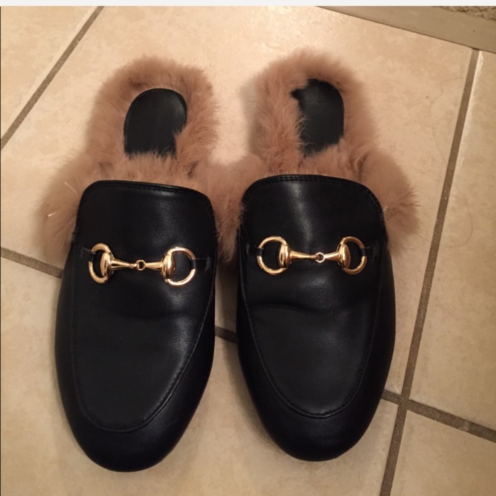 Trendy mule fur slides