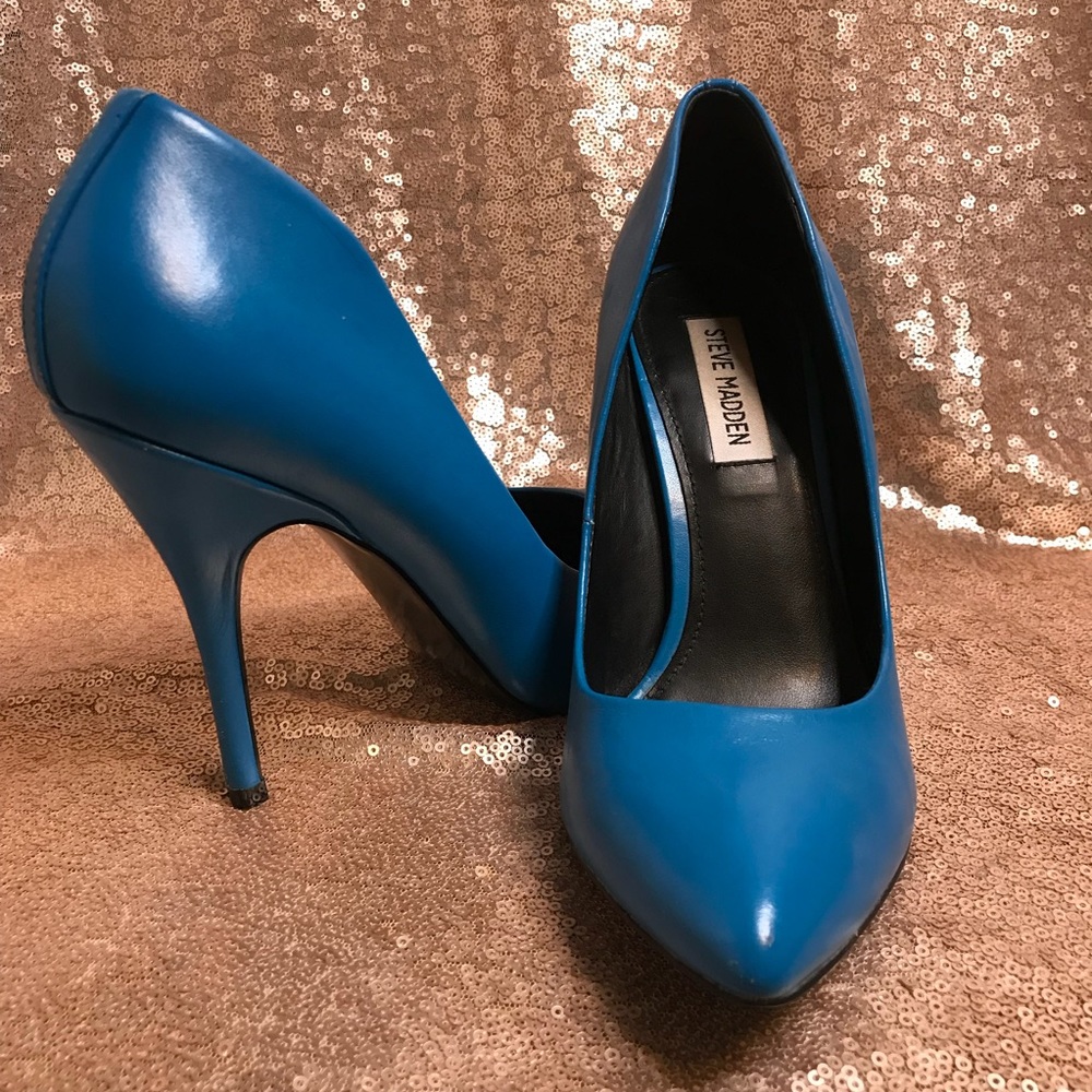 STEVE MADDEN Galleryy Blue Leather Pumps