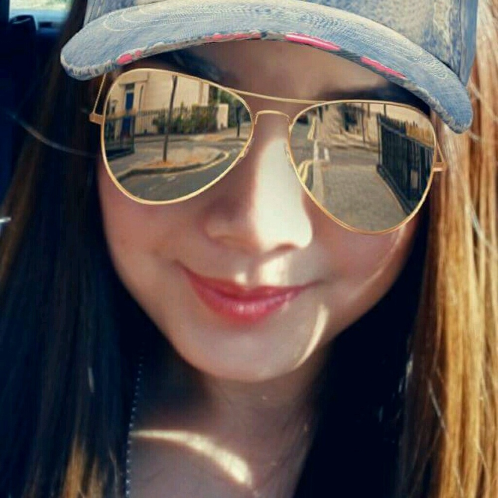 Meet your Posher, Aira