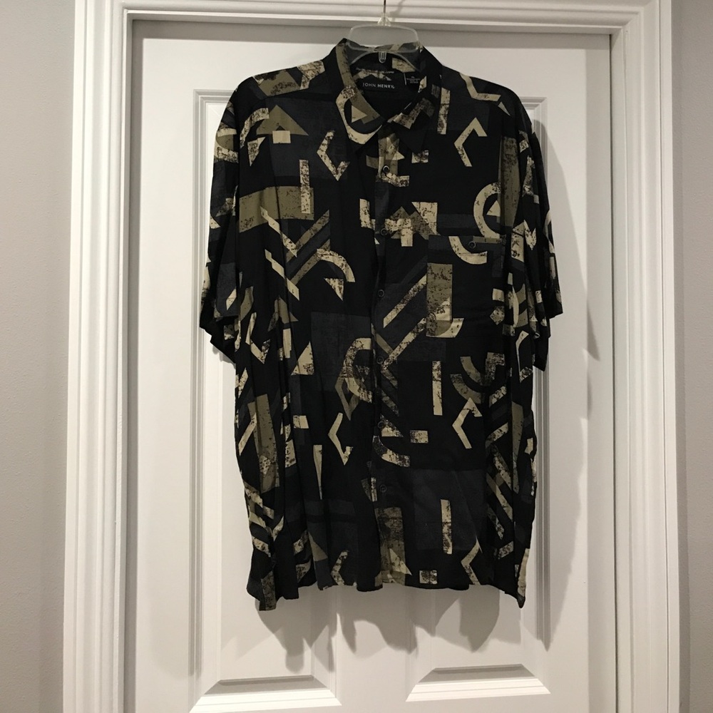 A short sleeve men’s button down