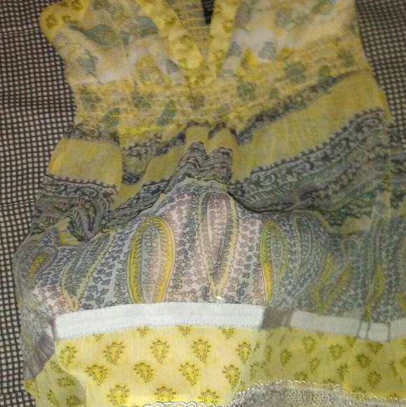 Gorgeous Wet Seal Tank - Picture 4 of 5