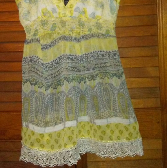 Gorgeous Wet Seal Tank - Picture 5 of 5