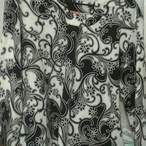 3/4 sleeve shirt, nwot.