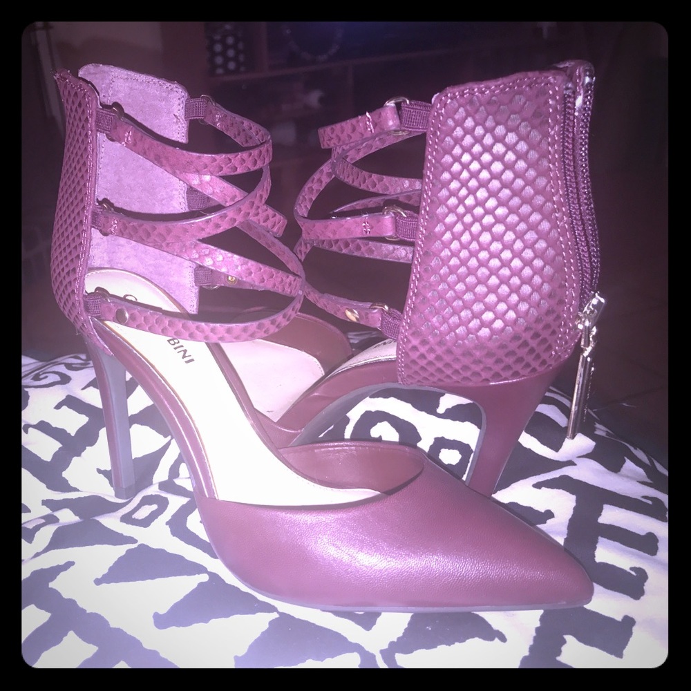 Purple pumps