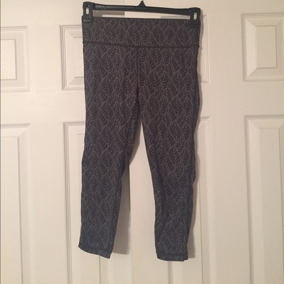Grey size small workout Capri leggings! - Picture 1 of 2