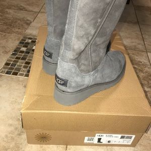 NWT grey Kara Uggs size 6
