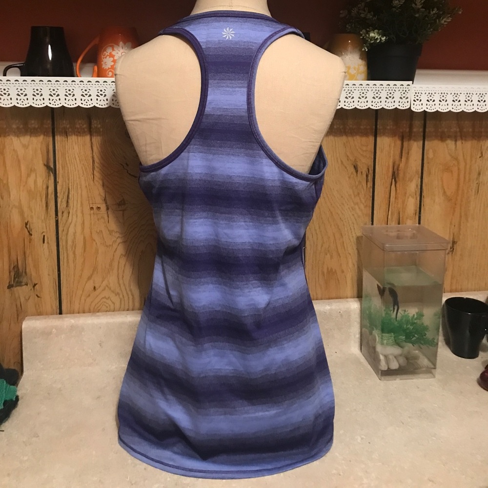 Athleta top🔴 - Picture 3 of 3