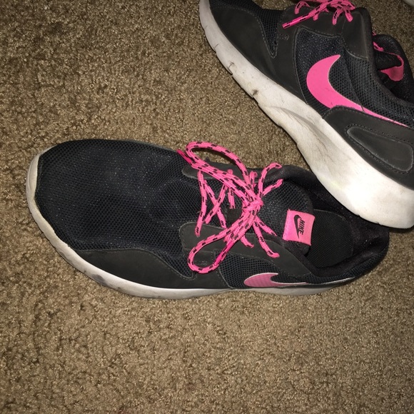 Nike running shoes - Picture 1 of 4