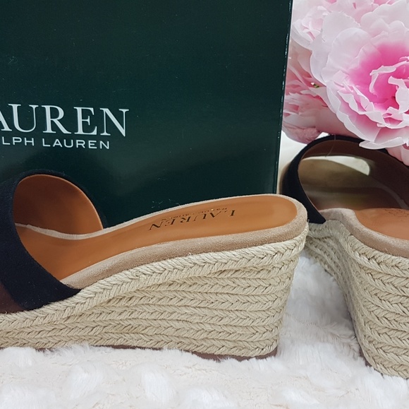 Shoes - Picture 2 of 4