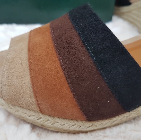 Shoes - Picture 3 of 4