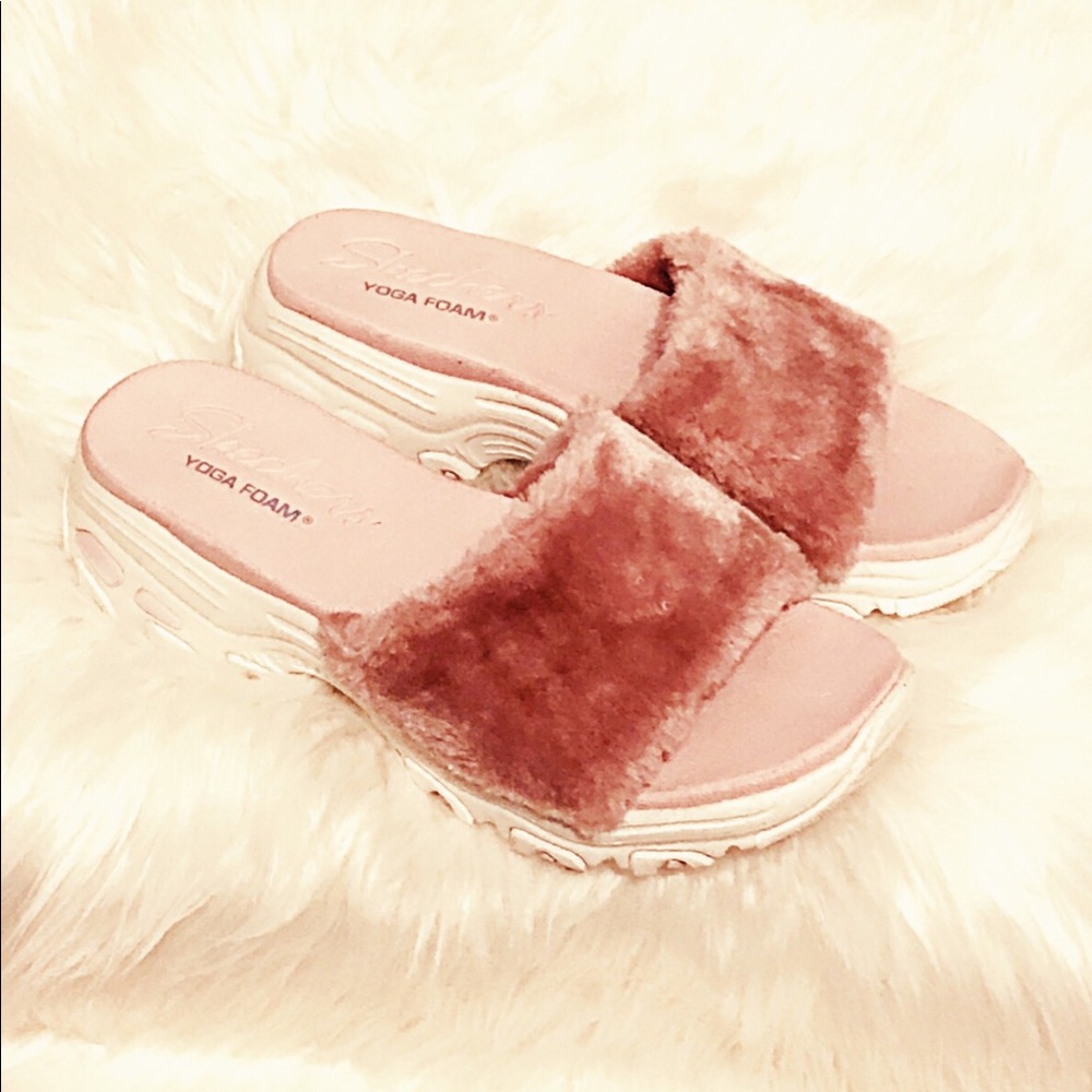 NWOT -cute Double Date Comfy yoga Foam Shoes