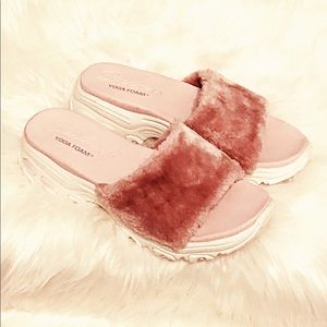 NWOT -cute Double Date Comfy yoga Foam Shoes