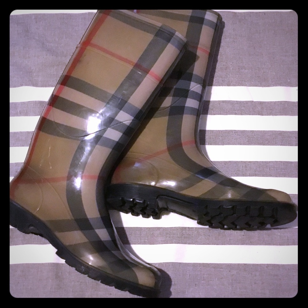Burberry Size 38 Tan Plaid Tall Rainboots. Trade