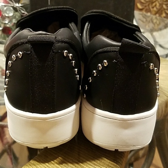 Steve Madden black Scout Slip Ons - Picture 3 of 5