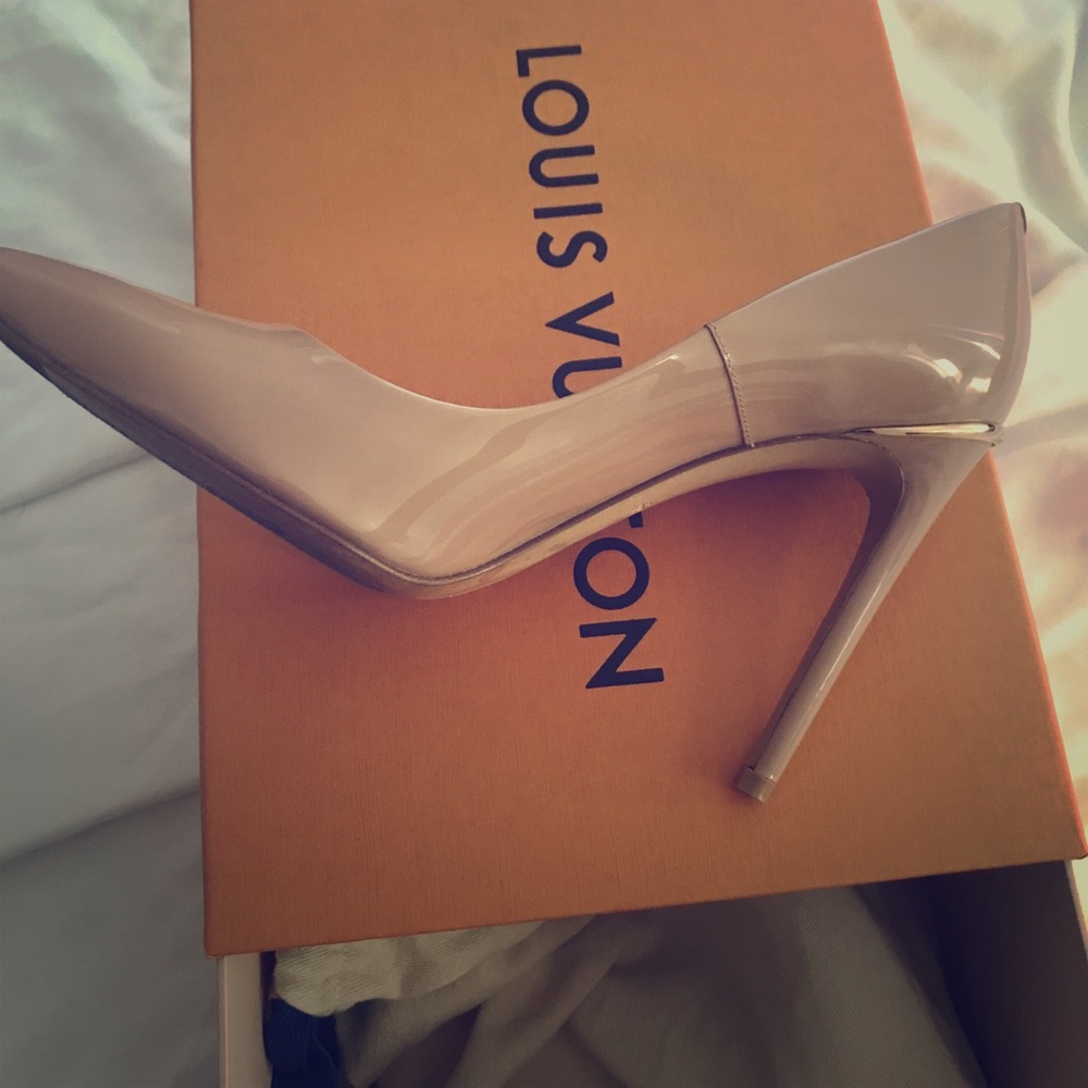 Louis Vuitton heels $450 obo