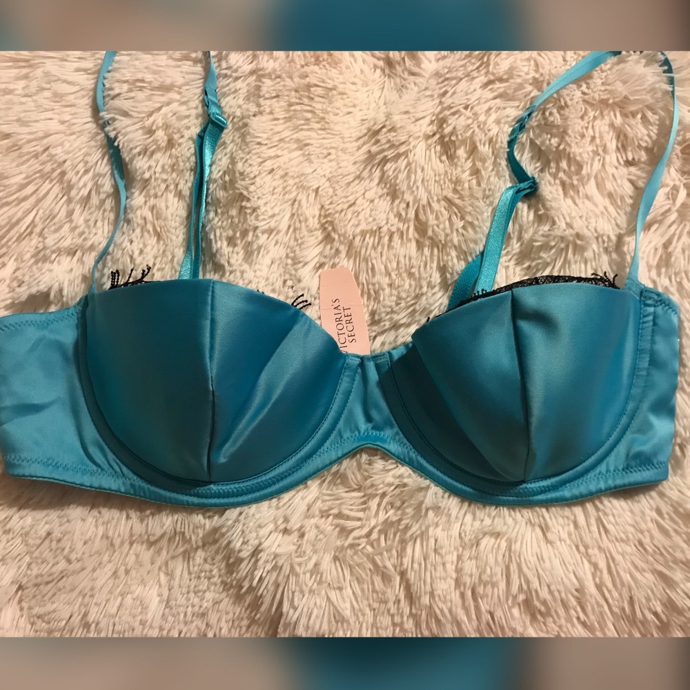 NWT: Aqua blue very sexy Victoria Secret 36B bra