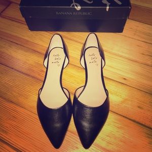 Black Pointed Banana Republic Flats- Never Worn!