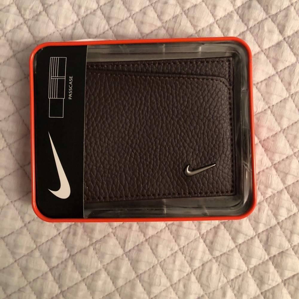 New Nike Men’s Bi Fold Wallet Brown Leather