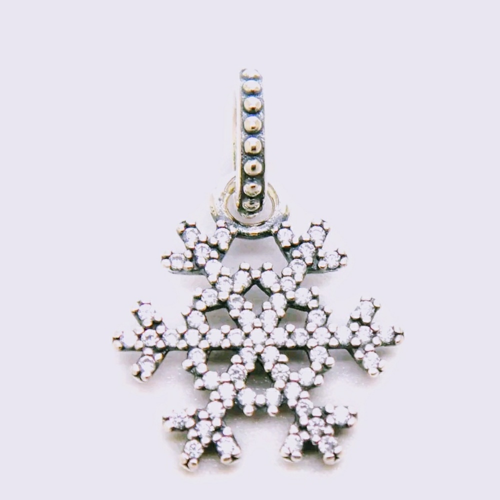 Pandora Winter Kiss Snowflake Charm