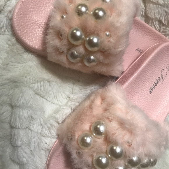 Womens Fur Slides with Pearls HOT NEW STYLE - Picture 3 of 6