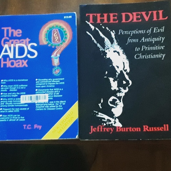 Books - Picture 2 of 5