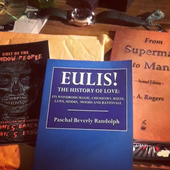 Books - Picture 4 of 5